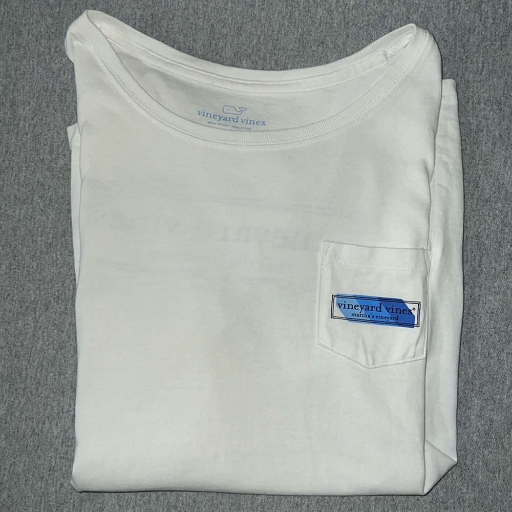 Vineyard vines t-shirt